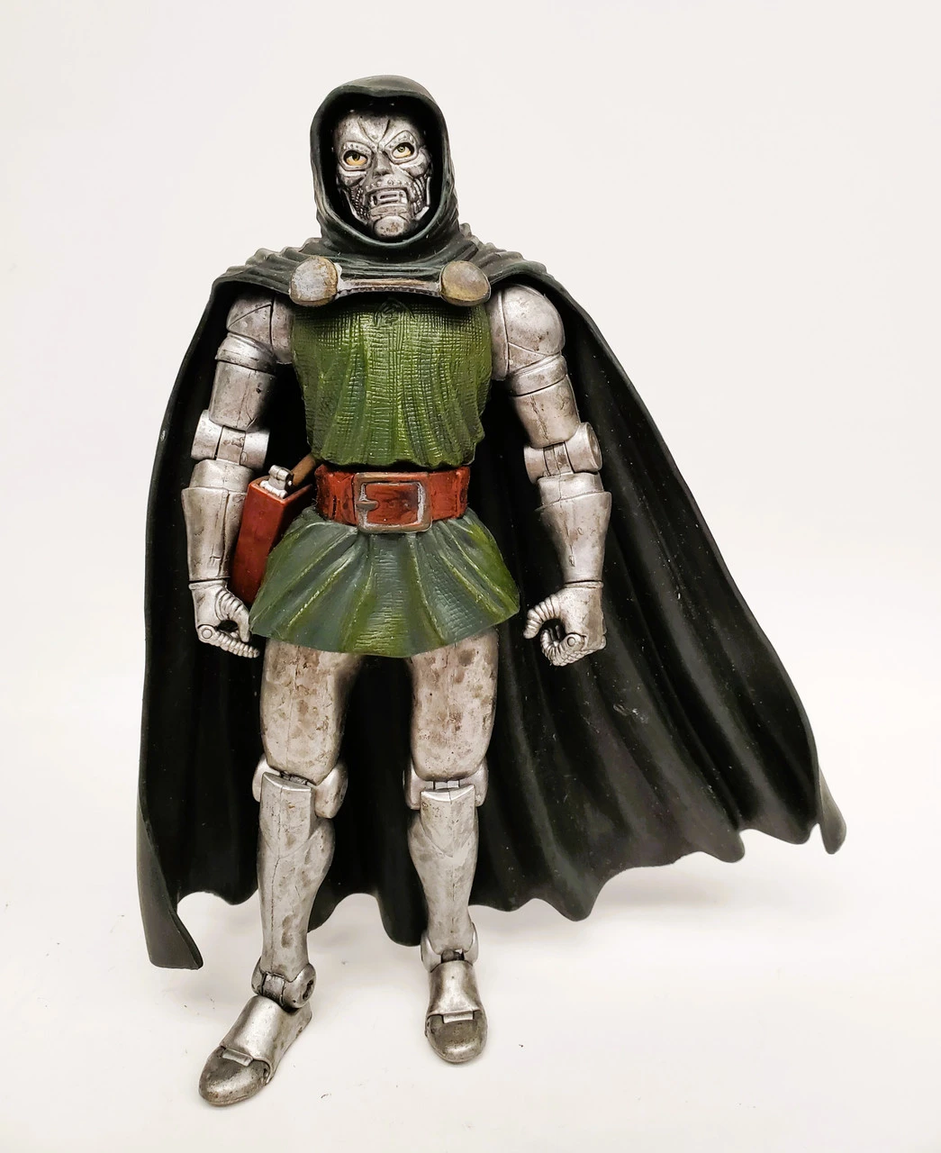 ToyBiz Marvel Legends Series II Dr. Doom Action Figure (no Package) 6 ToyBiz Marvel Legends Series II Dr. Doom Action Figure (no Package) - Image 4