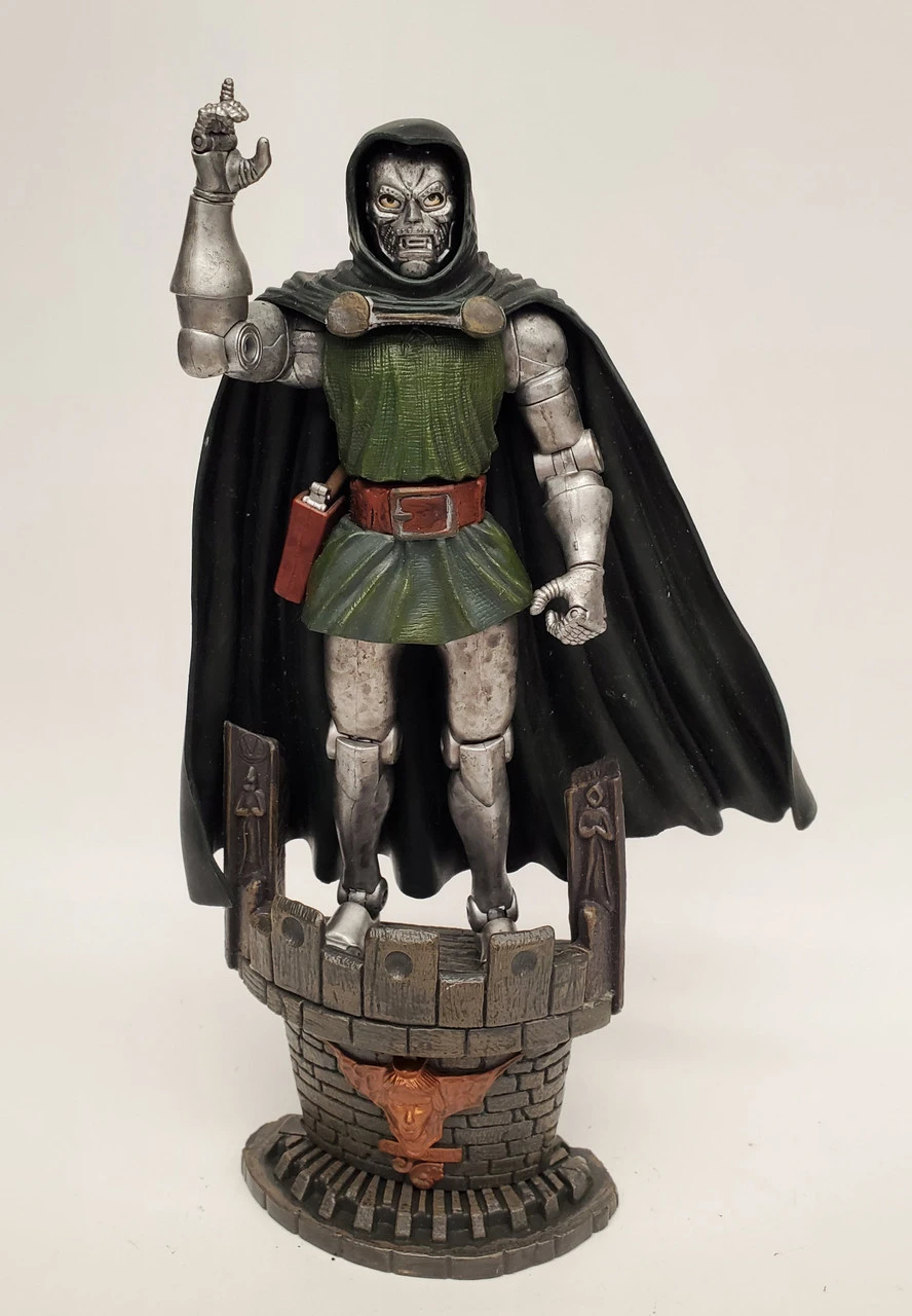 ToyBiz Marvel Legends Series II Dr. Doom Action Figure (no Package) 5 ToyBiz Marvel Legends Series II Dr. Doom Action Figure (no Package) - Image 3
