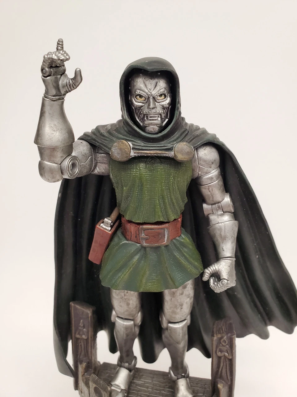 ToyBiz Marvel Legends Series II Dr. Doom Action Figure (no Package) 8 ToyBiz Marvel Legends Series II Dr. Doom Action Figure (no Package) - Image 6
