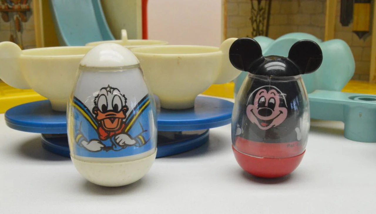 Hasbro Disney (1977) Weebles Mickey's Magic Kingdom Playset 5 Hasbro Disney (1977) Weebles Mickey's Magic Kingdom Playset - Image 3